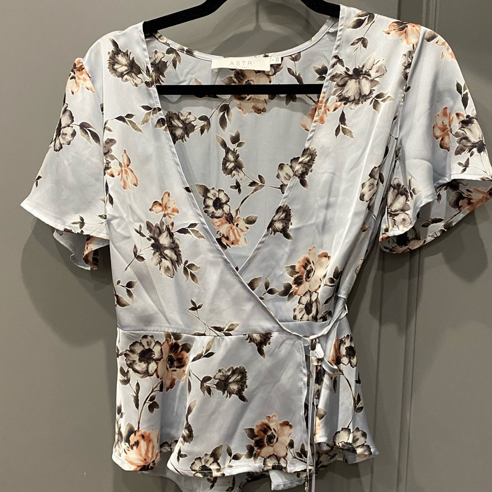 beautiful flutter wrap top